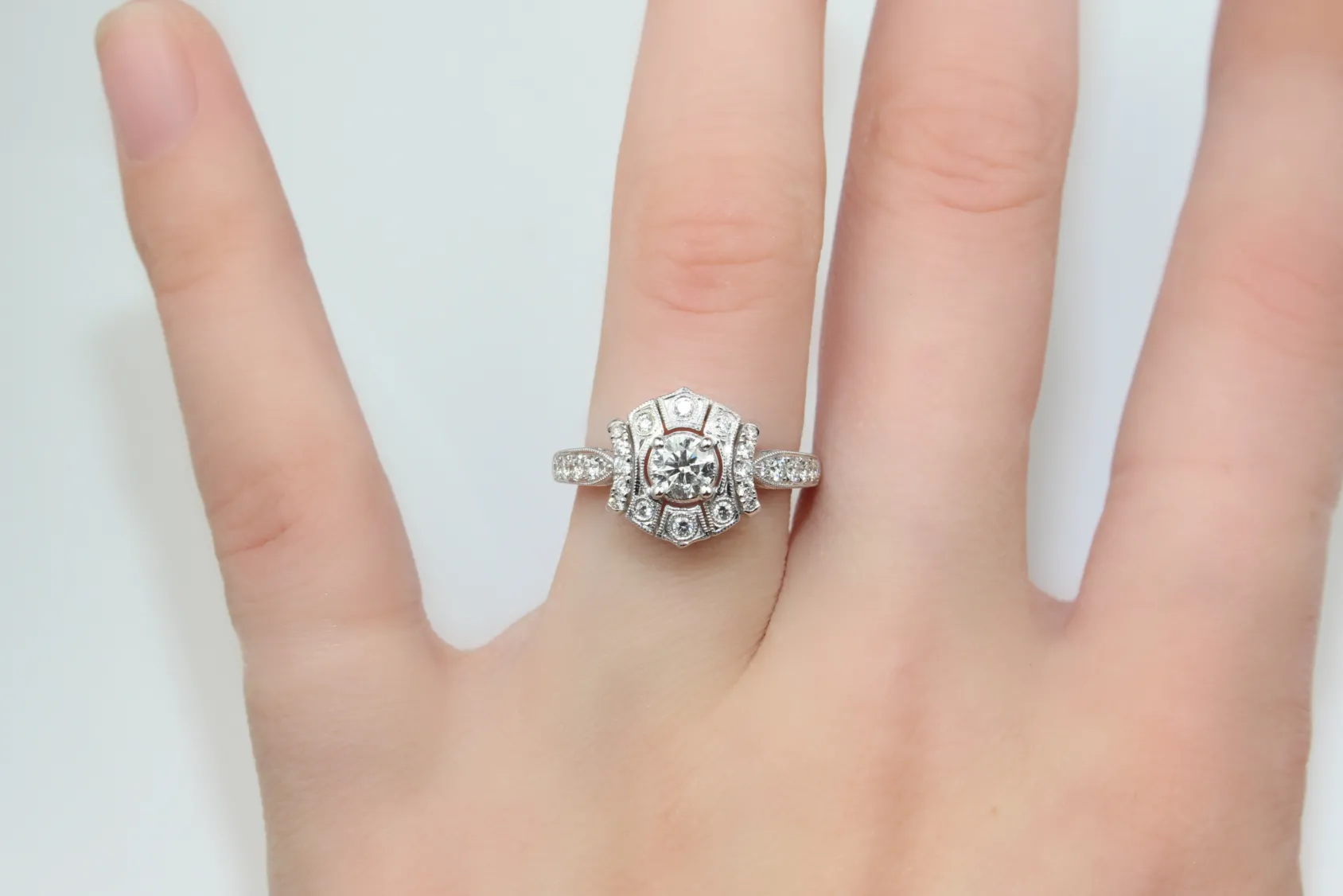 18ct White Gold Art Deco Style Diamond Ring