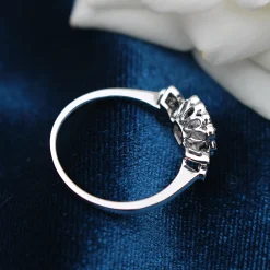 18ct White Gold Cushion Diamond Halo Floral Daisy Ring