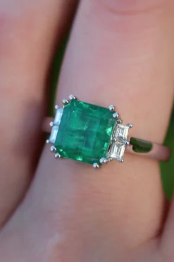 18ct White Gold Emerald and Diamond Ring