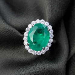 18ct White Gold Emerald and Diamond Daisy Style Ring
