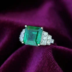 18ct White Gold Emerald and Diamond Deco Style Ring
