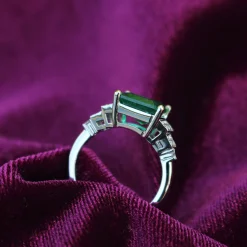 18ct White Gold Emerald and Diamond Deco Style Ring