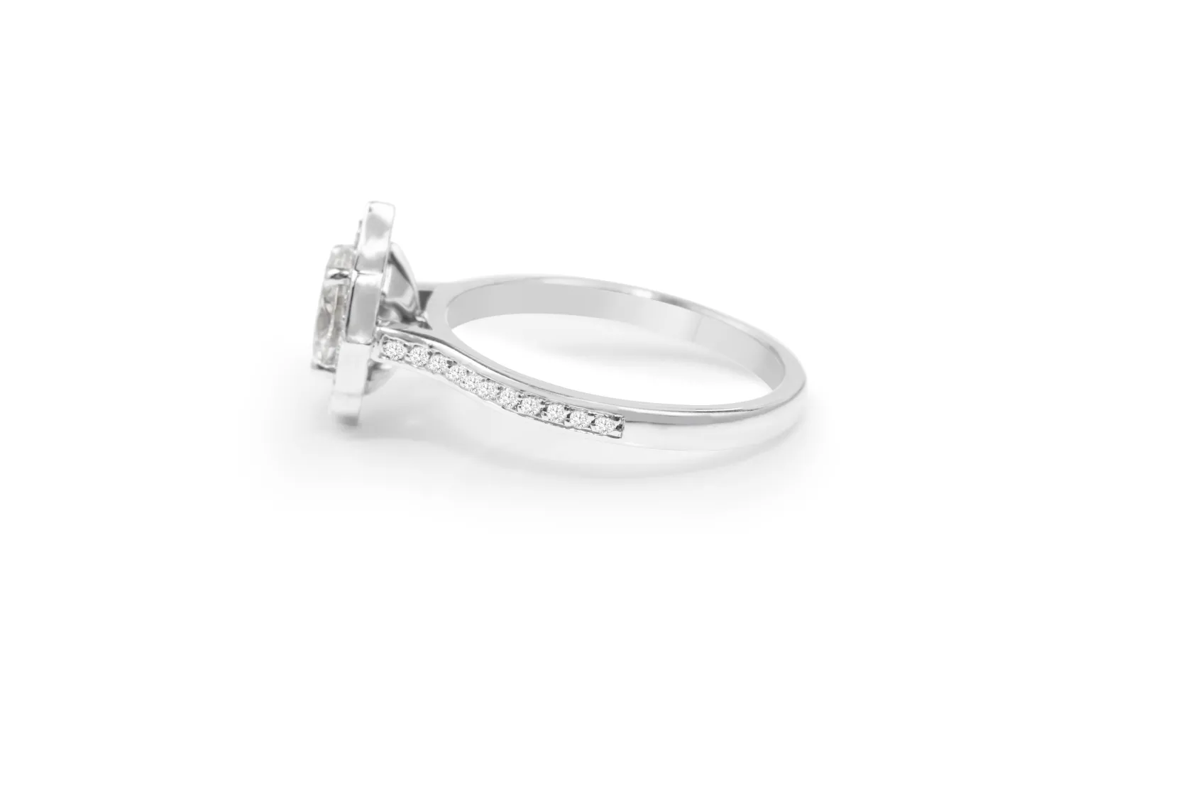 18ct White Gold Oval Vintage Style Halo Ring