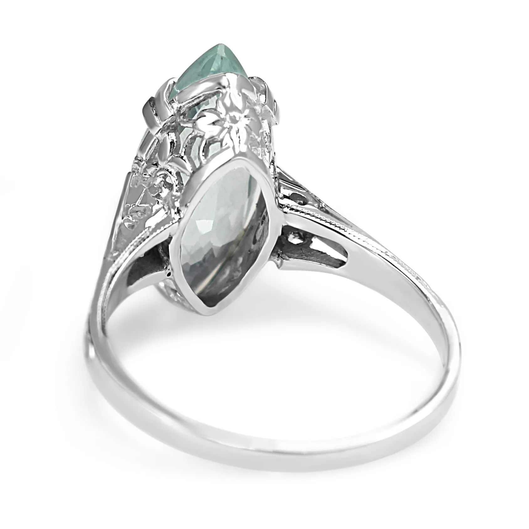 18ct White Gold Vintage Aquamarine Ring