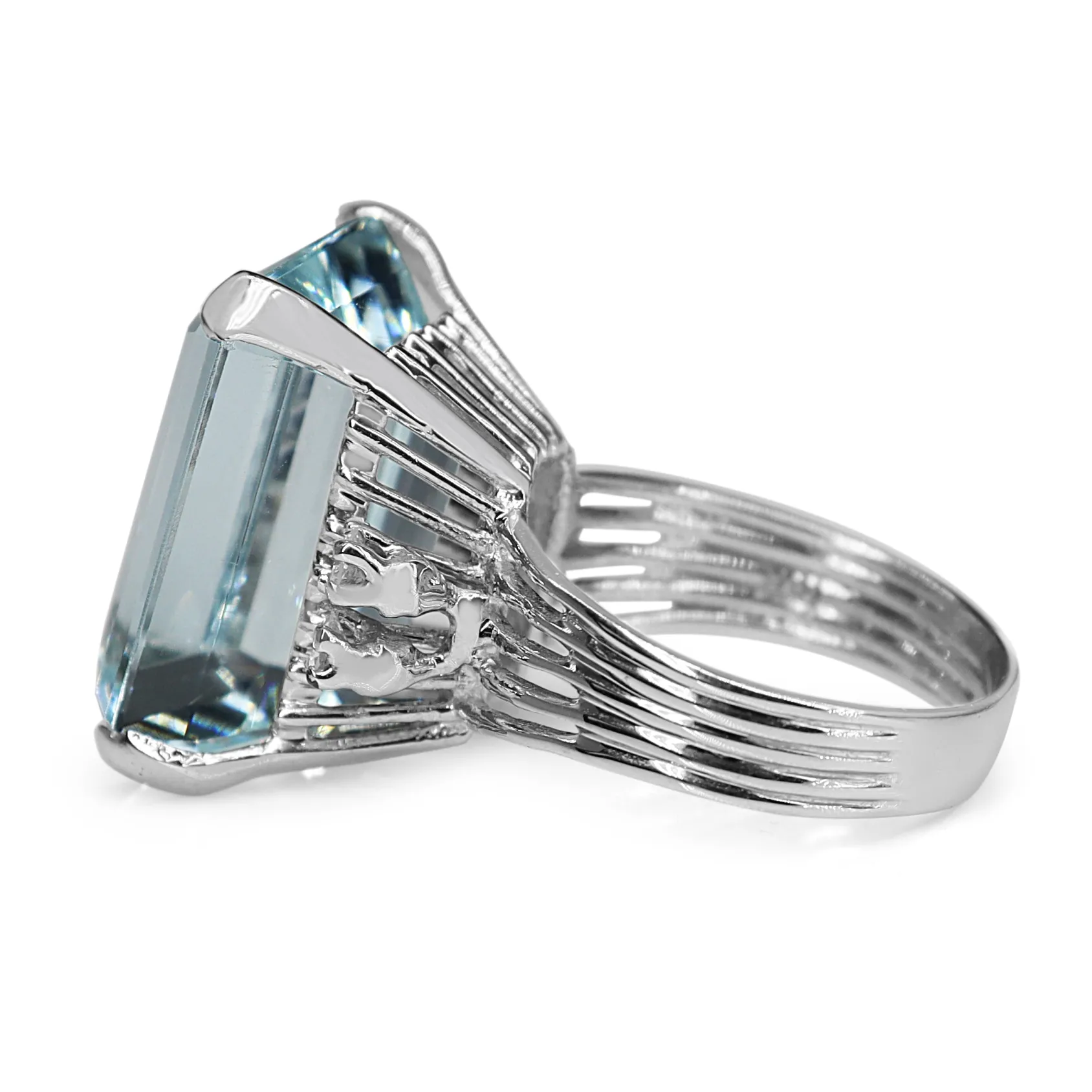 14ct White Gold Vintage Aquamarine and Diamond Ring