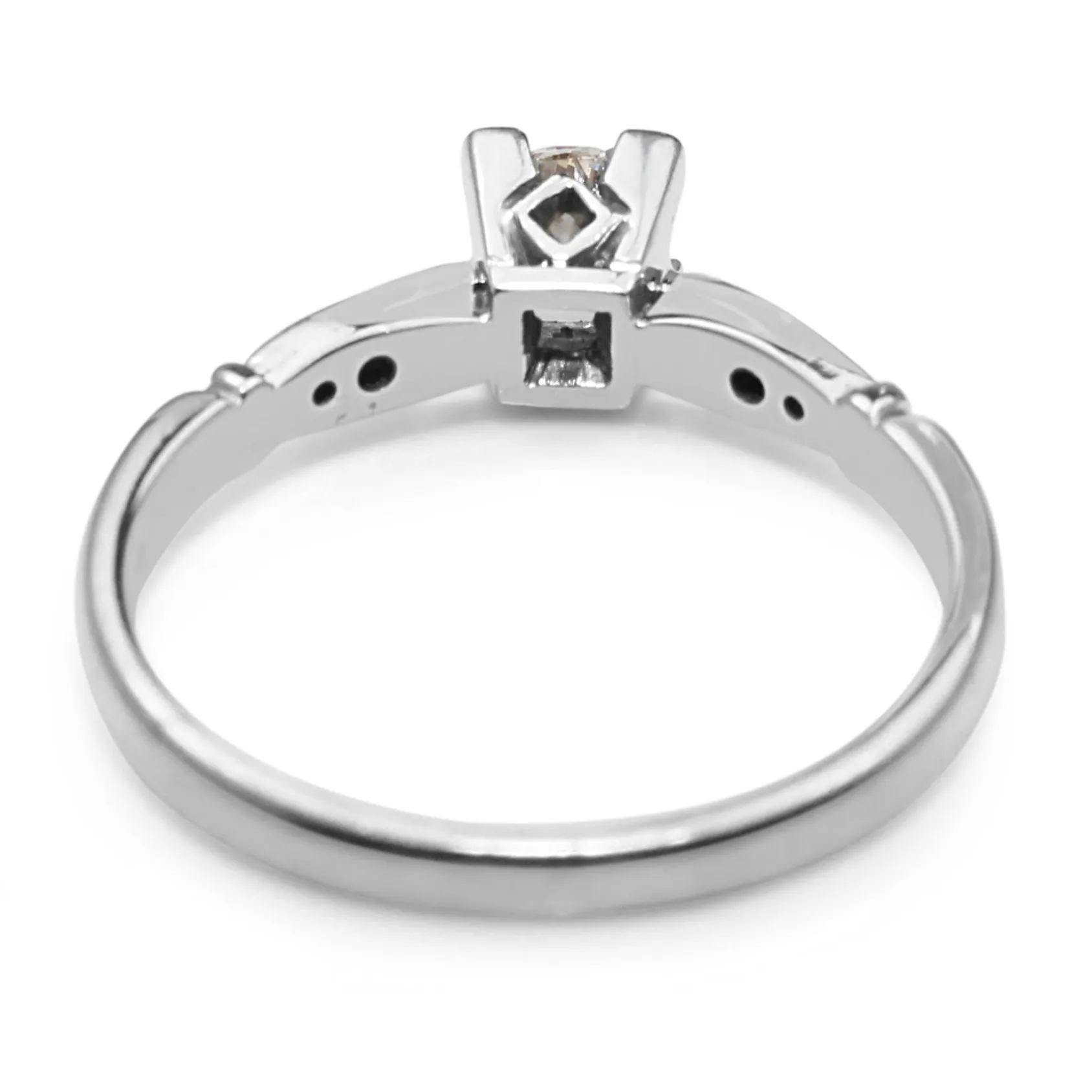 18ct White Gold Vintage Diamond Solitaire Ring