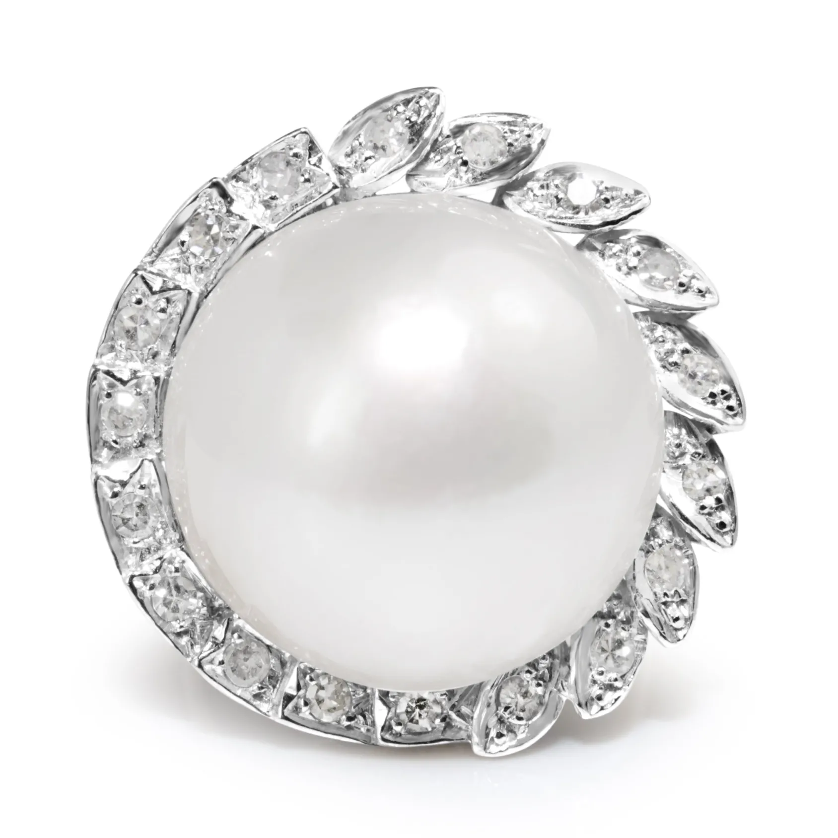 18ct White Gold Vintage Mabé Pearl and Diamond Ring