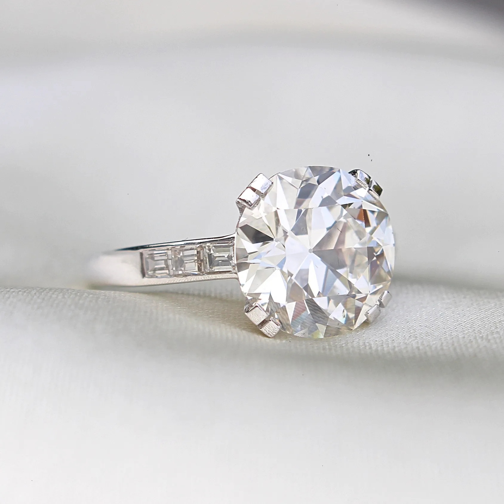 18ct White Gold Vintage Old Cut Diamond Solitaire Ring