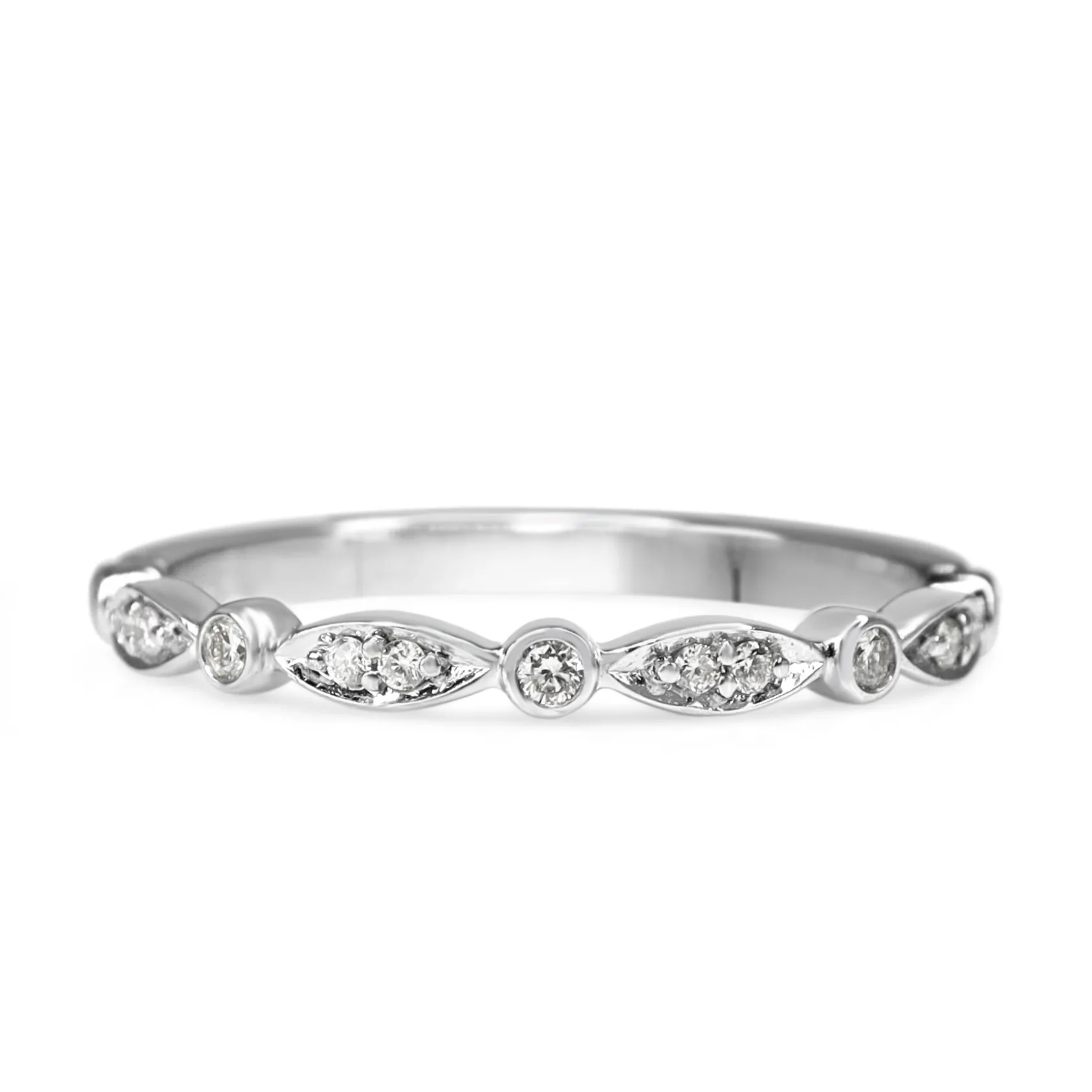 9ct White Gold Vintage Style Diamond Band Ring
