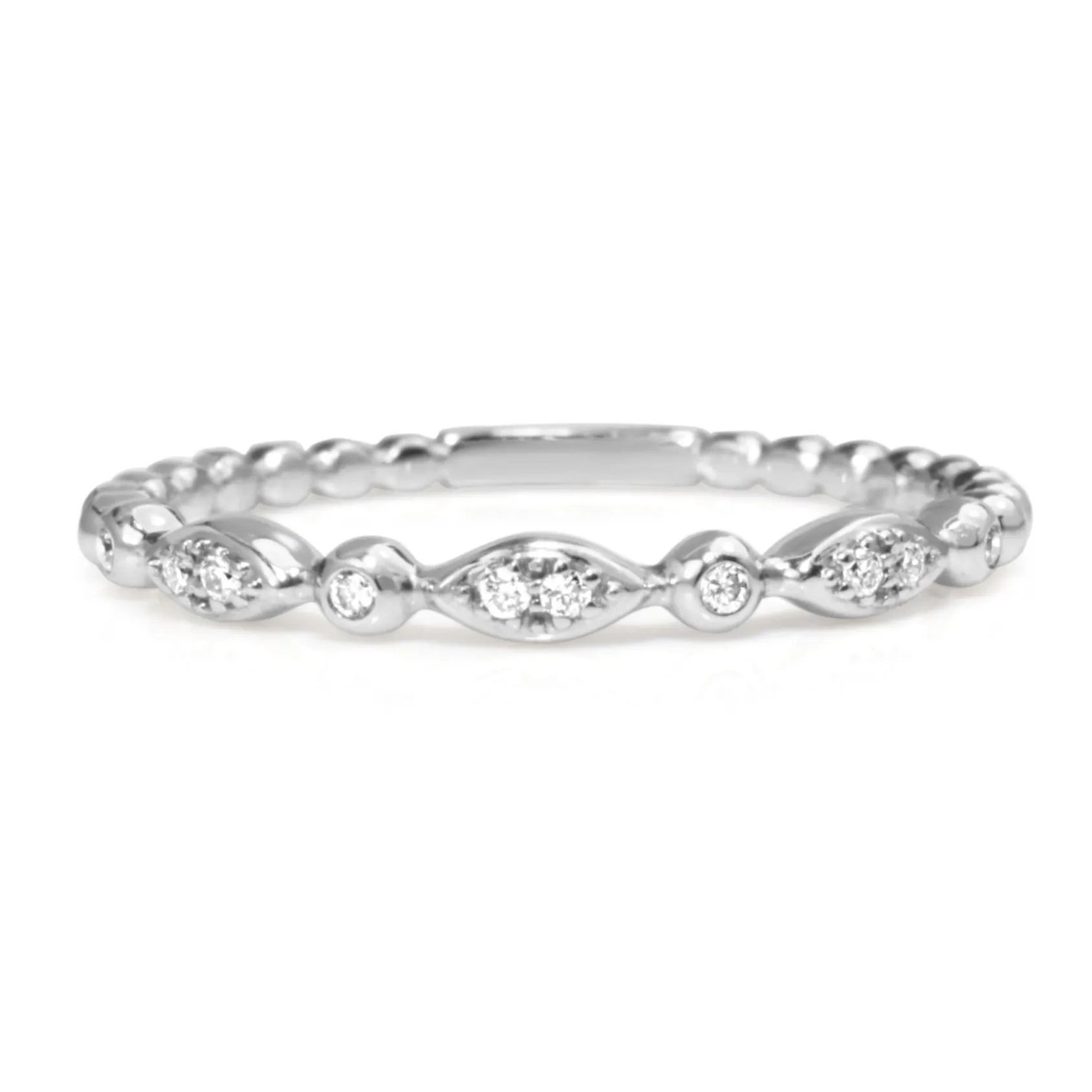 9ct White Gold Vintage Style Diamond Band