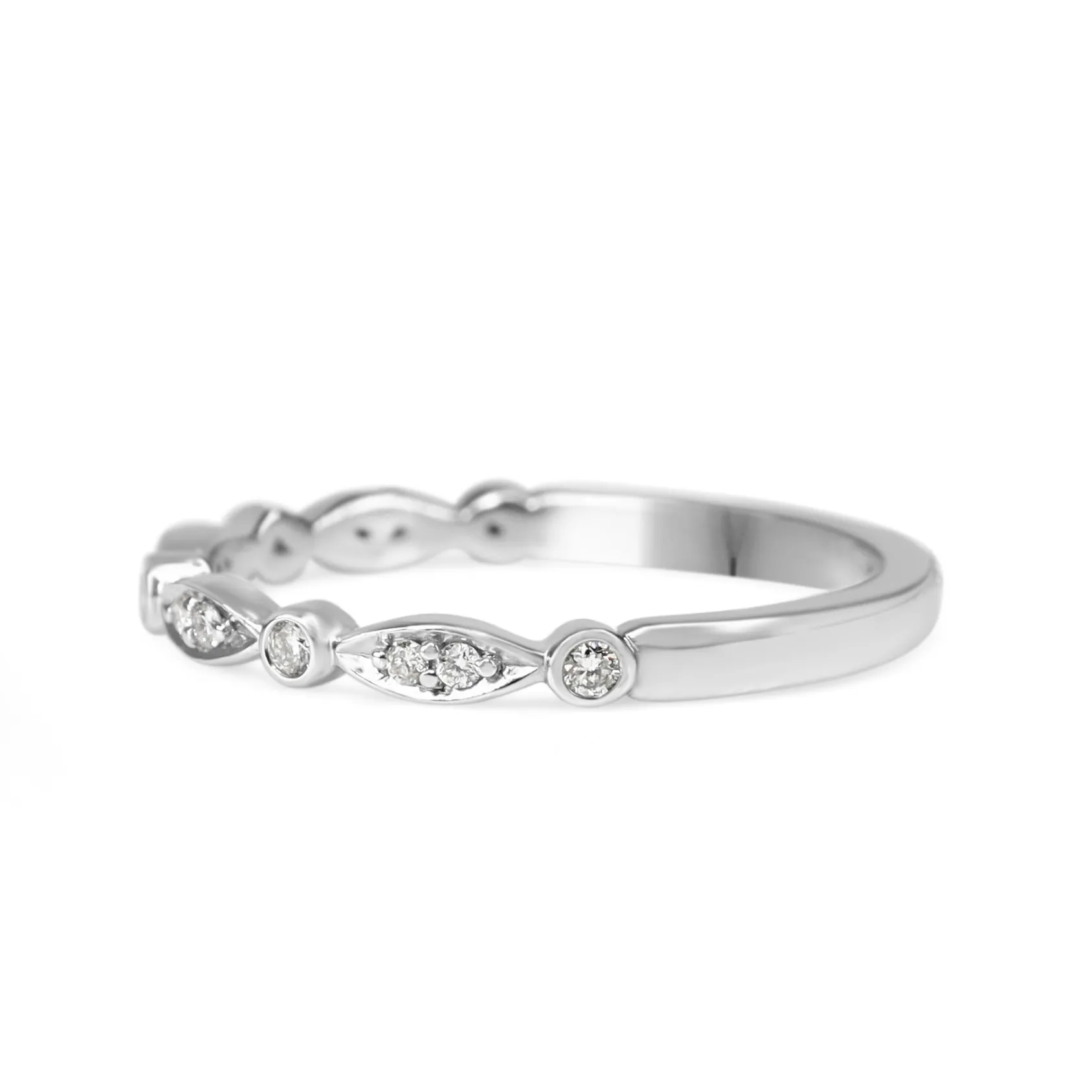 9ct White Gold Vintage Style Diamond Band Ring