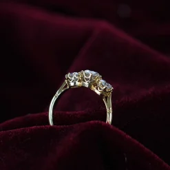 18ct Yellow Gold Antique Style 3 Stone Diamond Ring
