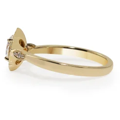 18ct Yellow Gold Vintage Style Oval Halo Ring