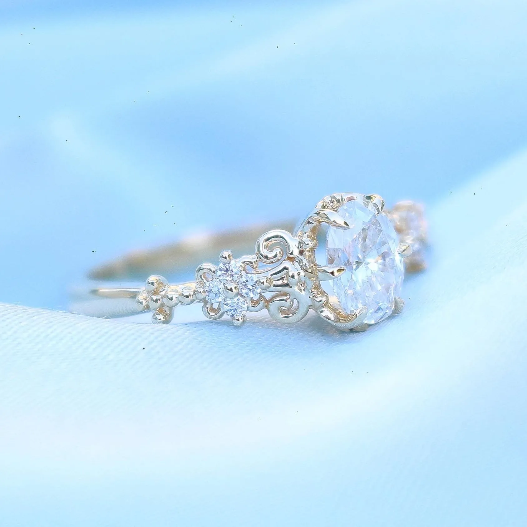 18ct Yellow Gold Vintage Style Oval Diamond Solitaire Ring